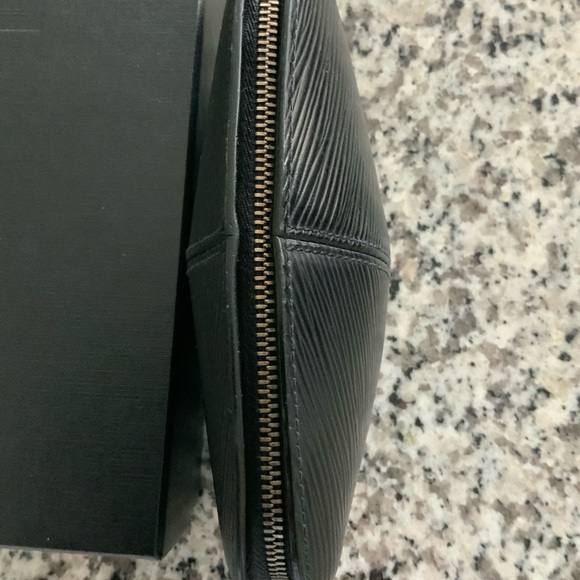 Louis Vuitton Vintage Black Epi Demi Lune Wallet - Picture 4 of 8